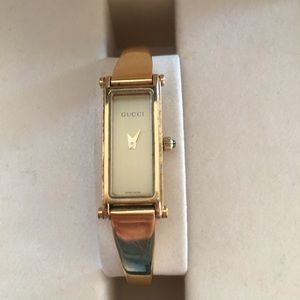 Gucci 1500L Gold Bangle Watch Vintage